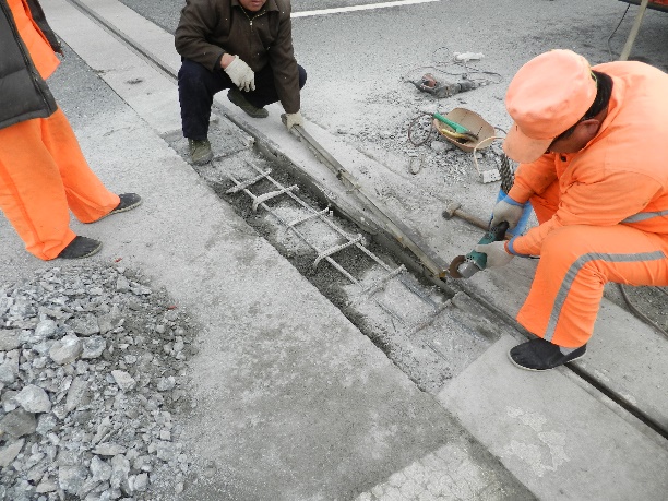 水泥路面MMA快速修复技术